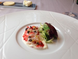 海老塩をソースに使って仕上げていただいたオマールエビの料理。エビのコクが大変おいしい一品でした。